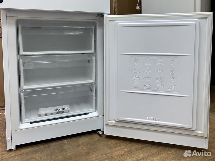 Холодильник Hotpoint Ariston 185см (No Frost)