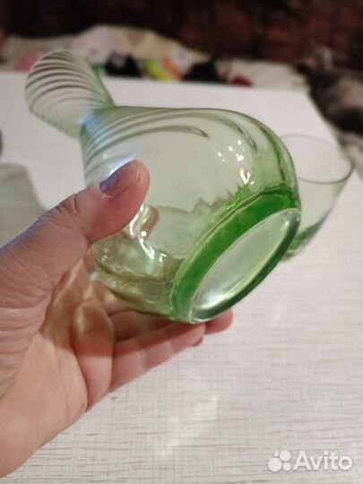 Графин ретро, зеленое стекло, рюмки и стопки