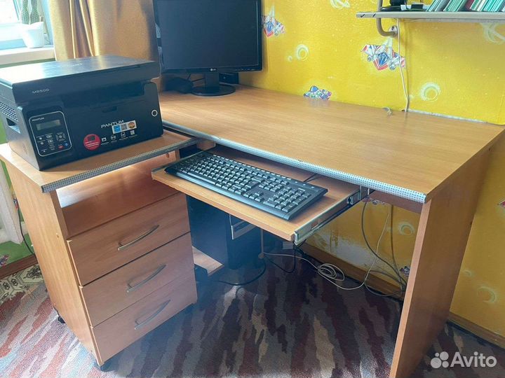 Компьютерный стол