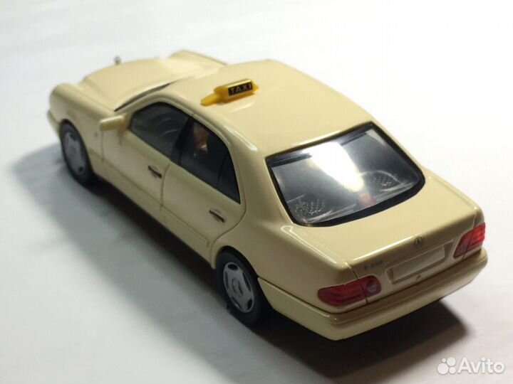 1:43 Herpa Mercedes-Benz E-klasse w 210 taxi