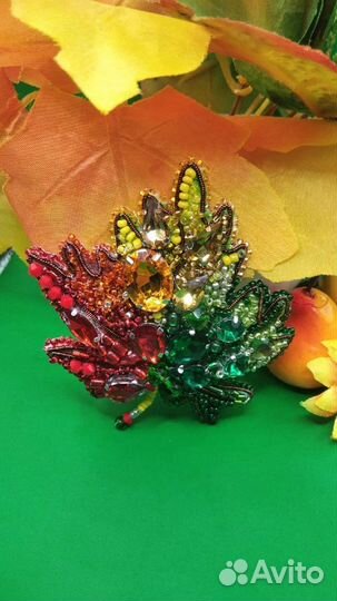 Брошь из бисера