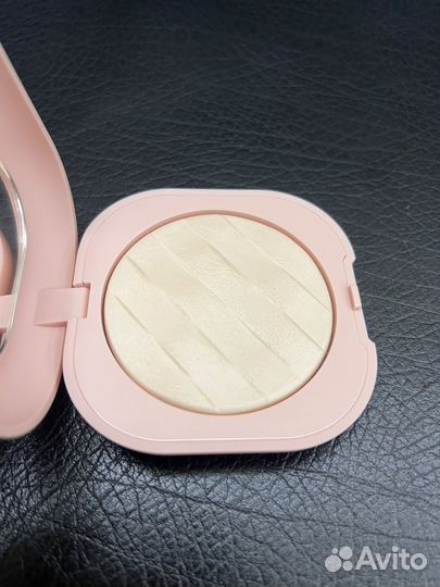 Пудра сияющая лимитированная Kiko