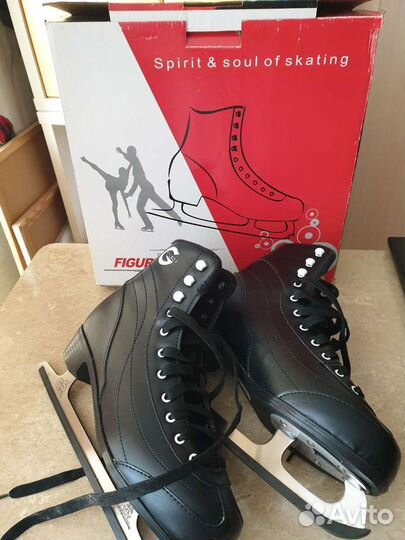 Коньки фигурные 44 размера новые