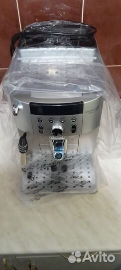 Кофемашина delonghi magnifica s