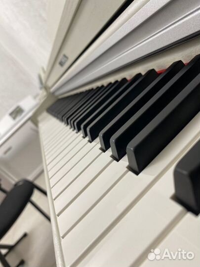 Пианино цифровое Kurzweil M120 WH