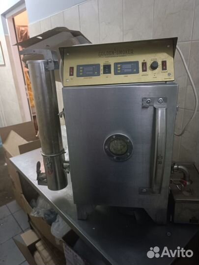 Коптильный шкаф Golden Smoker