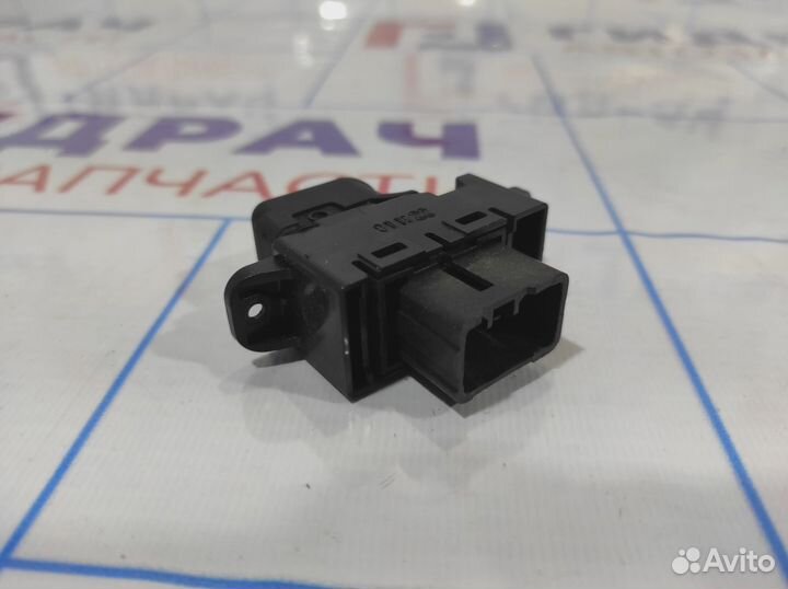 Кнопка стеклоподъемника Hyundai Solaris 935801R000