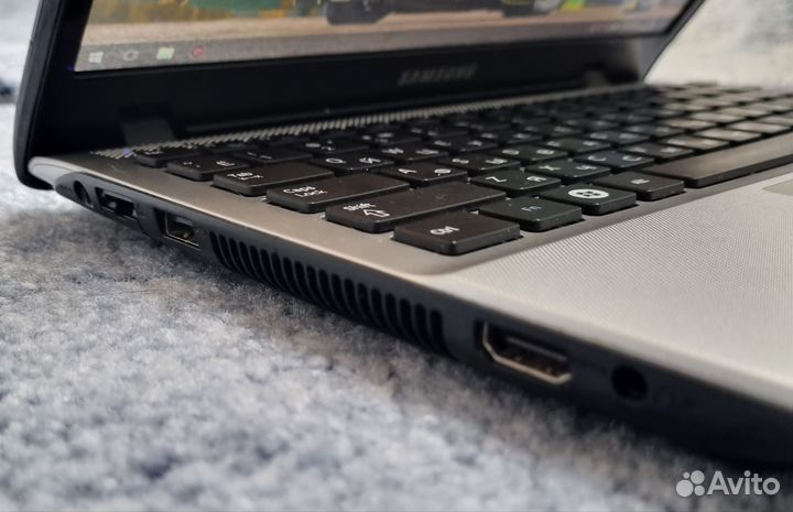 Компактный ноутбук Samsung /HDD500/4озу