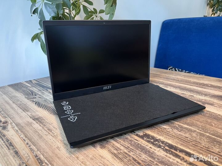 Ноутбук MSI Modern 15 B12M-213XRU