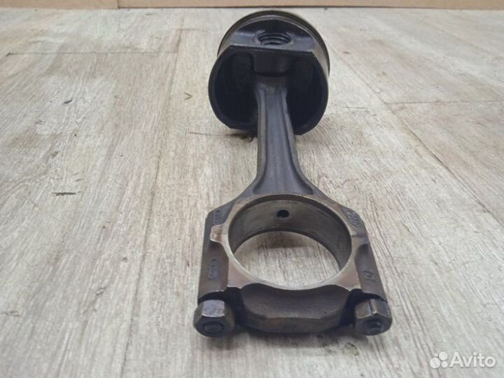 Поршень с шатуном Volkswagen Passat B4 1.9 1995