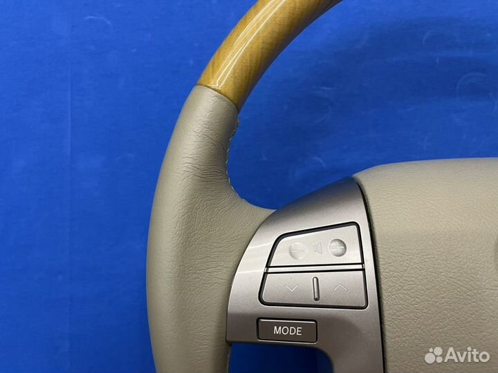 Оригинальный руль под дерево Toyota Noah Voxy Isis