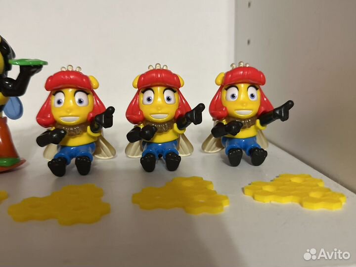 Пчелы коллекция из больших киндеров