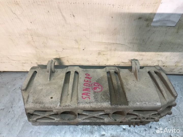 Кронштейн Renault Sandero хэтчбек K4MA690 2010