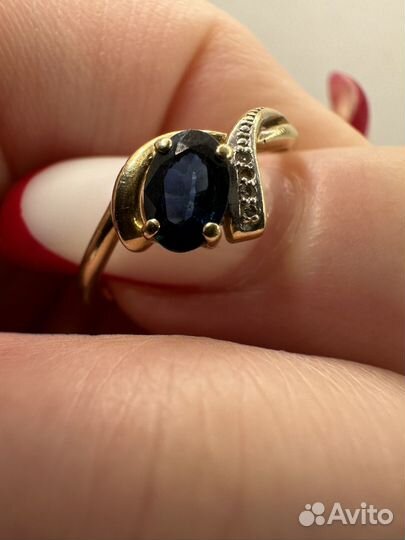 Золотое кольцо с сапфиром и бриллиантами 585