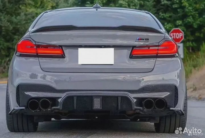 Карбоновый диффузор BMW G30 со стоп сигналом