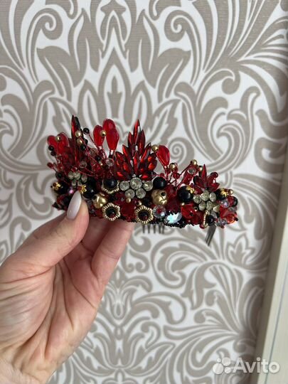 Диадема с камнями