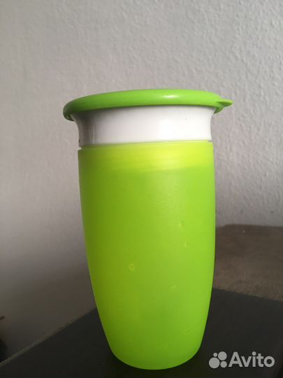 Поильник непроливайка munchkin с крышкой