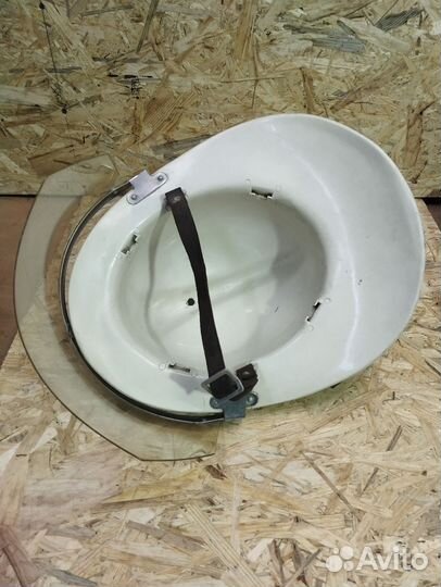 Каска пожарного старая