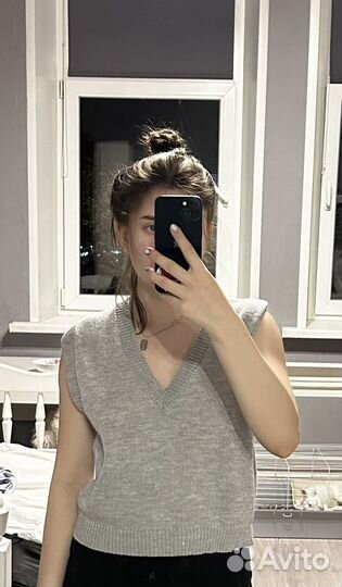 Жилет вязаный