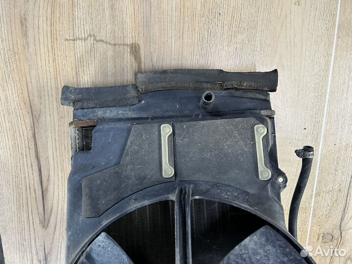 Радиатор охлаждения с вентилятором Ауди 100 2.3