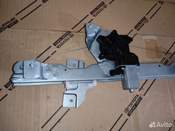 Стеклоподъемник передний правый Renault Duster