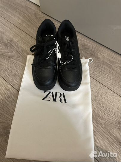 Кроссовки zara