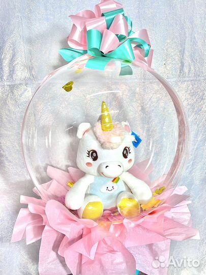 Игрушка в кристальном шаре