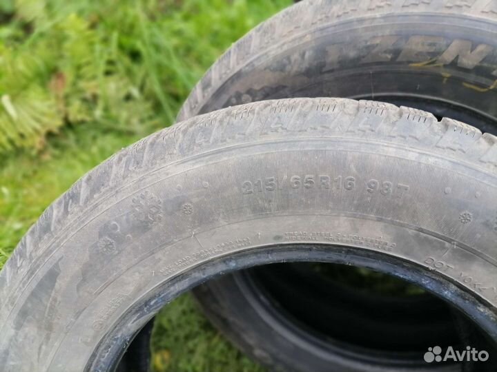 Kumho I'Zen KW22 215/65 R16 98T