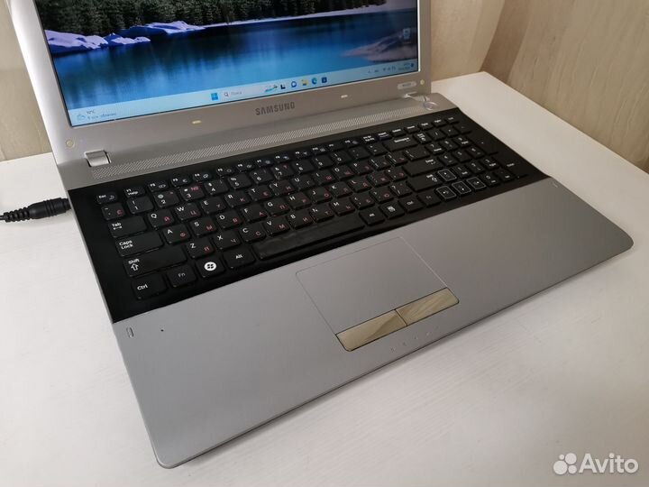 Ноутбук Samsung i5 2410M/GT 520M/SSD/RAM 4GB