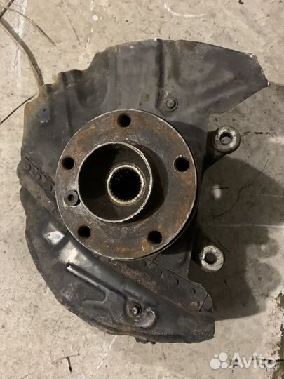 Поворотный кулак передний правый BMW X5 E53