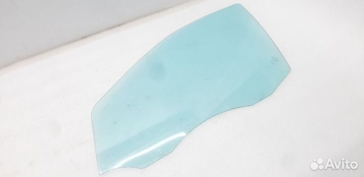 Стекло двери переднее левое Mercedes C W203 1.8