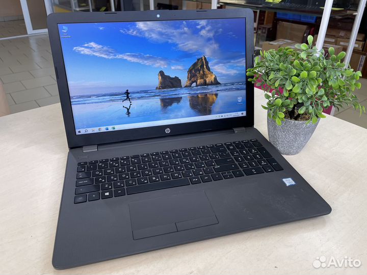 Ноутбук HP/Core i3-7Gen/8GB/R520/SSD