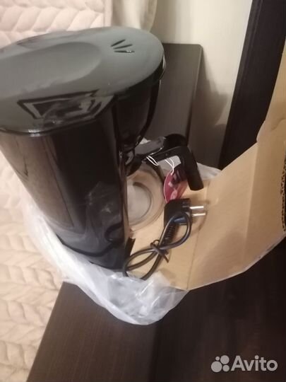 Кофеварка капельного типа Maxwell MW 1651 BK новая