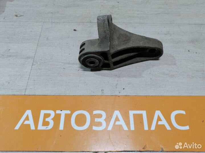 Кронштейн коробки подушка двигателя Ford Focus 3