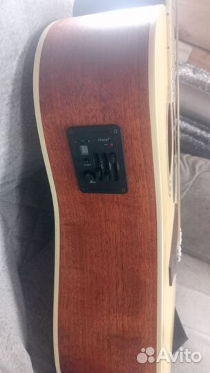 Акустическая гитара