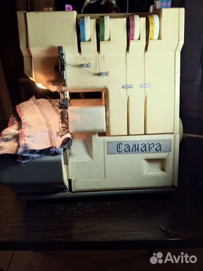Швейная машина оверлок четырёх нитка
