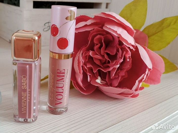 Блеск для губ и жидкие тени Vivienne Sabo