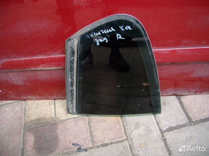 Opel Insignia стекло двери заднее правое уголок