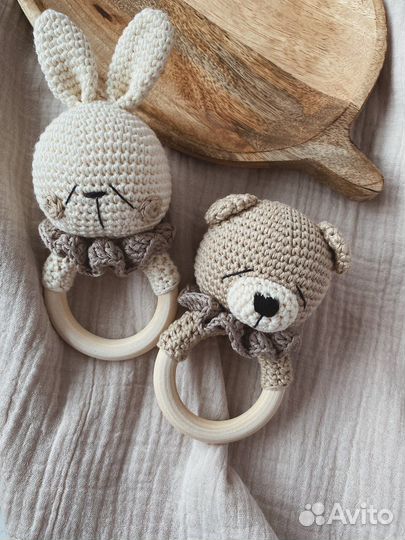 Вязаная погремушка