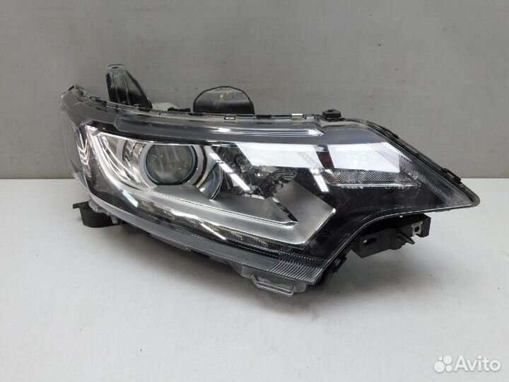 Фара правая Mitsubishi Outlander