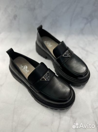 Лоферы черные