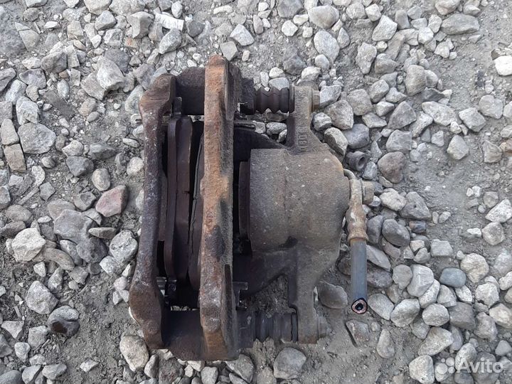 Супорт тормозной передний Тойота Авенсис 3 T270