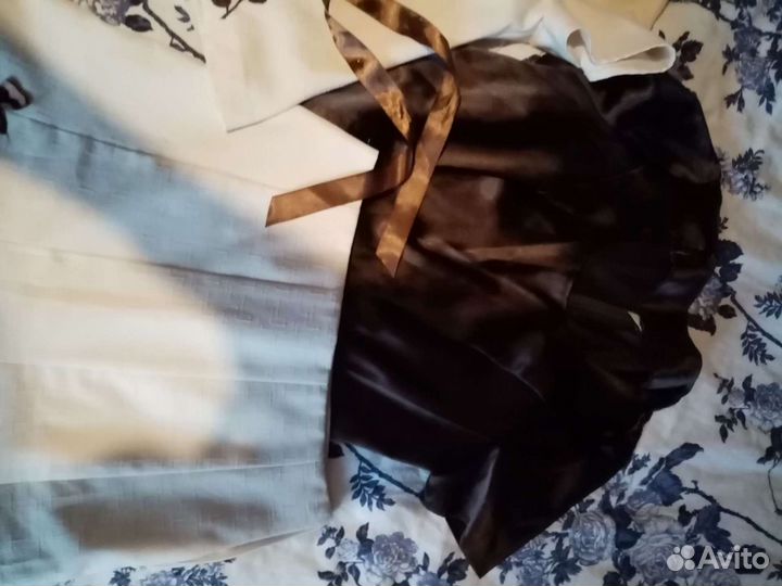 Костюмы женские