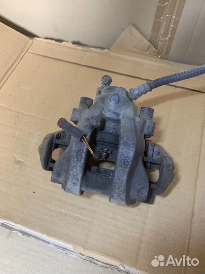 Задний суппорт правый Mercedes E w211 211