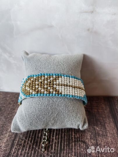 Браслет из бисера ручной работы (голубой, золотой)