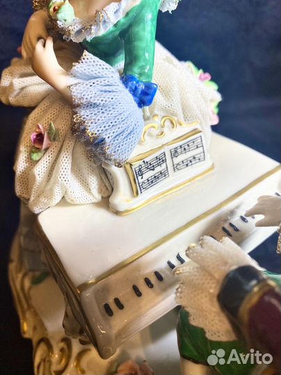 Фарфоровая статуэтка