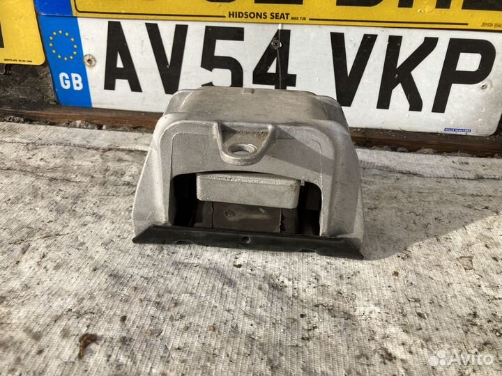 Опора двигателя левая VW Golf 4, Skoda Octavia