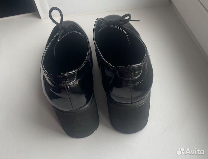 Ботинки женские лаковые 40 размер