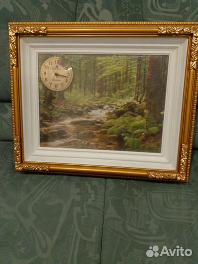 Картина с часами в багетной раме