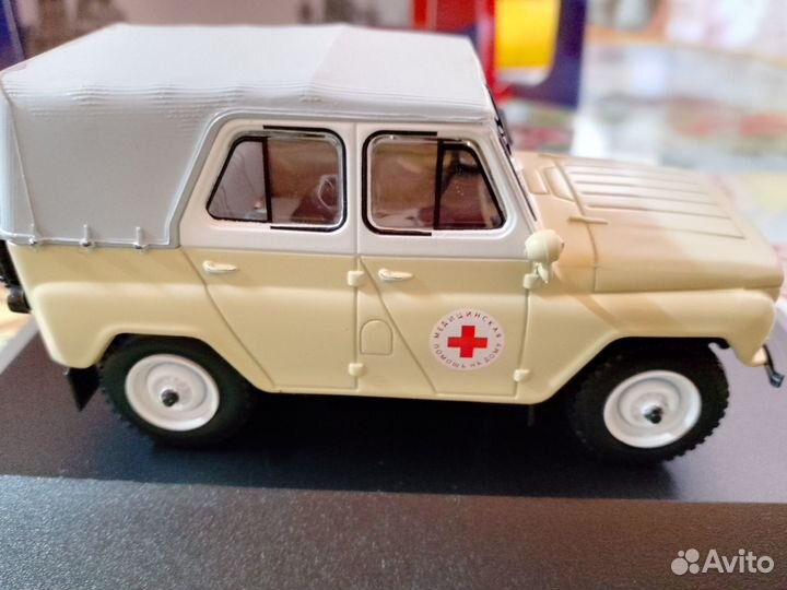 Модель автомобиля УАЗ-469 бг (медслужба) 1977 г
